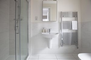 Ensuite_30HTG- click for photo gallery